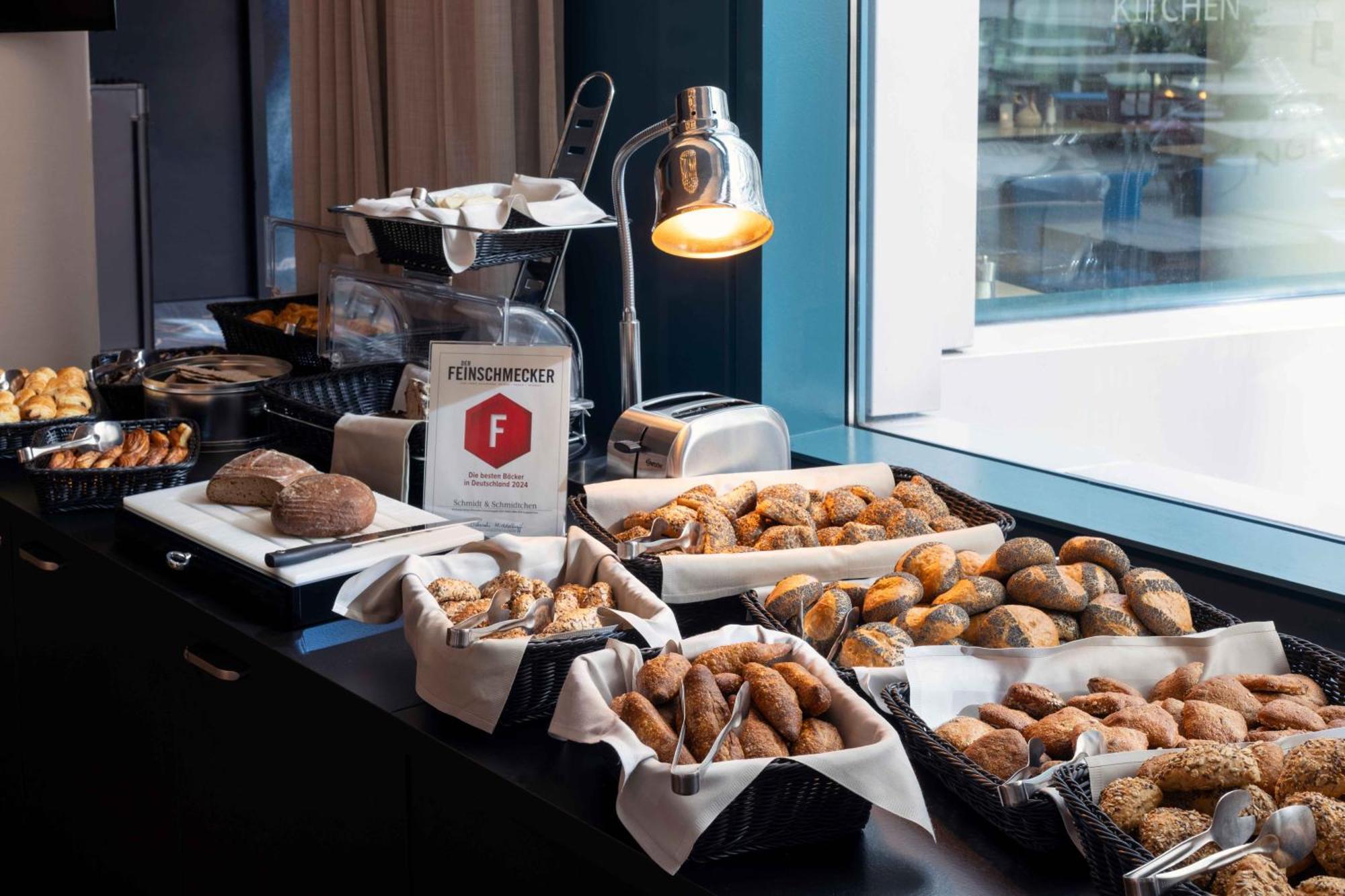 Scandic Hamburg Emporio Екстериор снимка