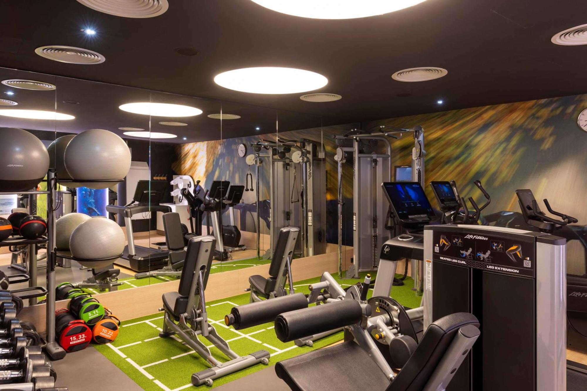 Scandic Hamburg Emporio Екстериор снимка